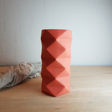 Fold vase H 21 cm Ø 10 cm.