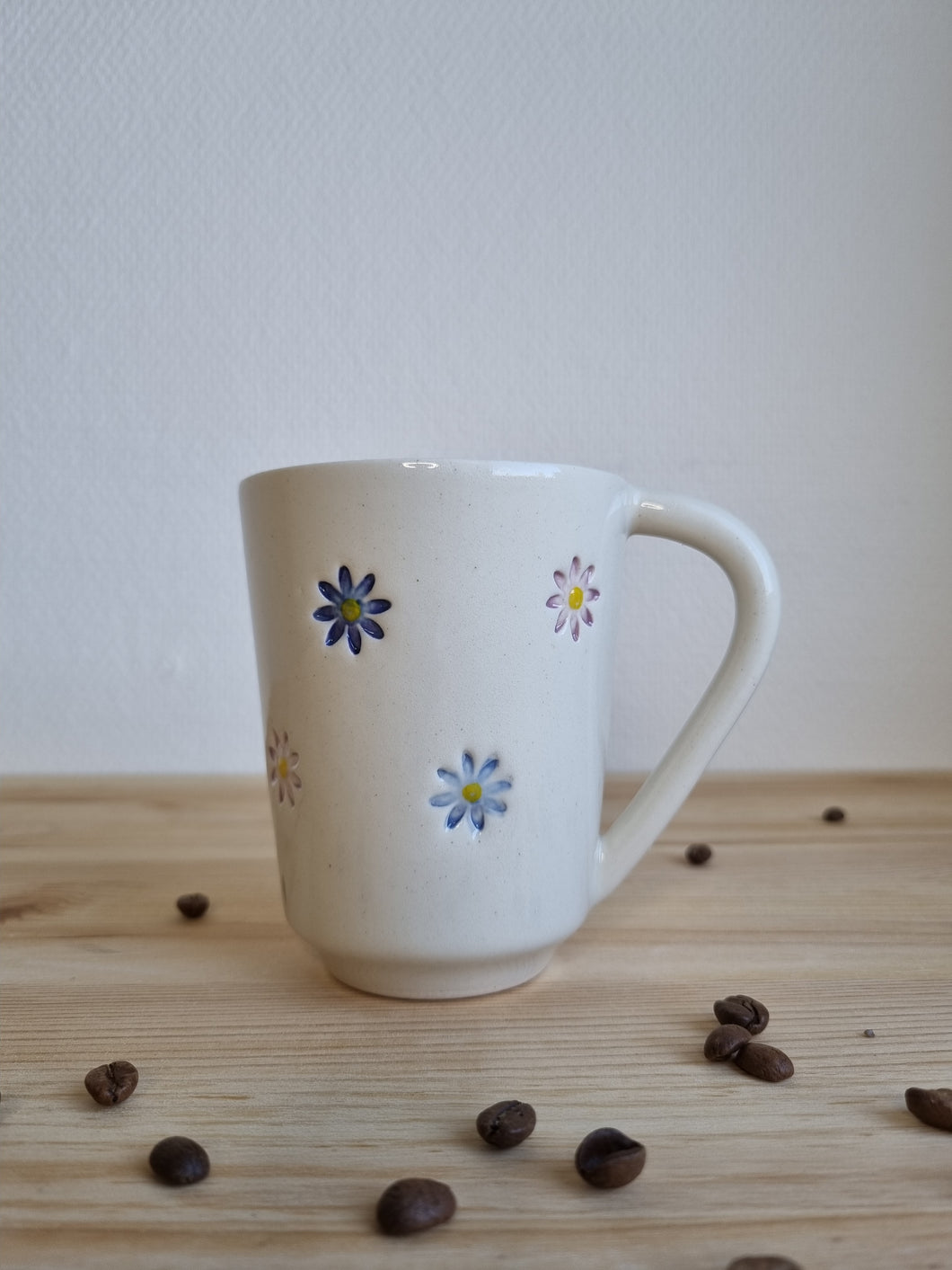Blomster krus med hank og farvede blomster