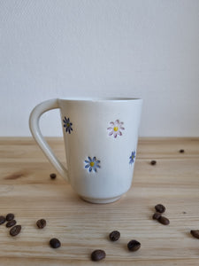 Blomster krus med hank og farvede blomster