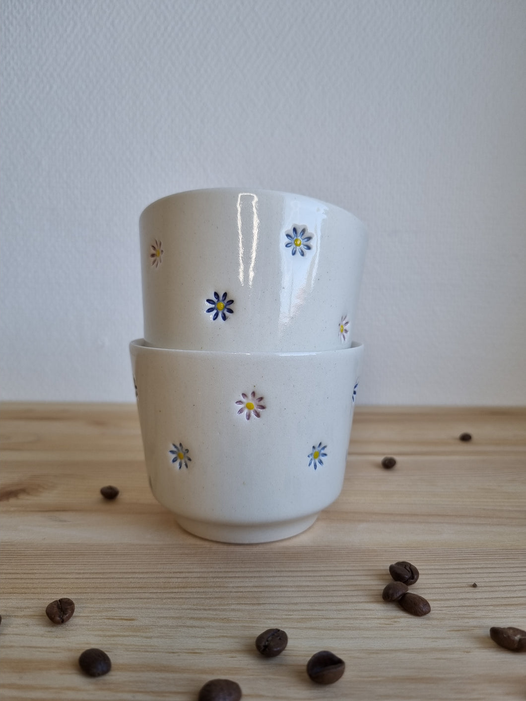 Blomster kop med små blomster uden hank, med farvede blomster