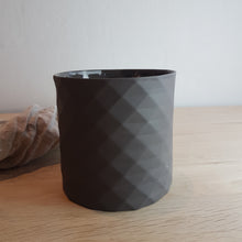 Fold urtepotte/vase H 12 cm Ø 11,5 cm.