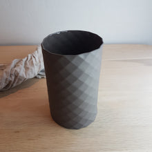 Fold vase H 18 cm Ø 11,5 cm.