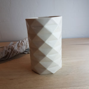 Fold vase H 18 cm Ø 12 cm.