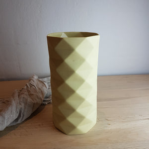 Fold vase H 22,5 cm Ø 12 cm.