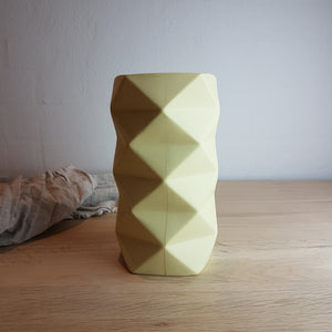 Fold vase H 18,5 cm Ø 10 cm.