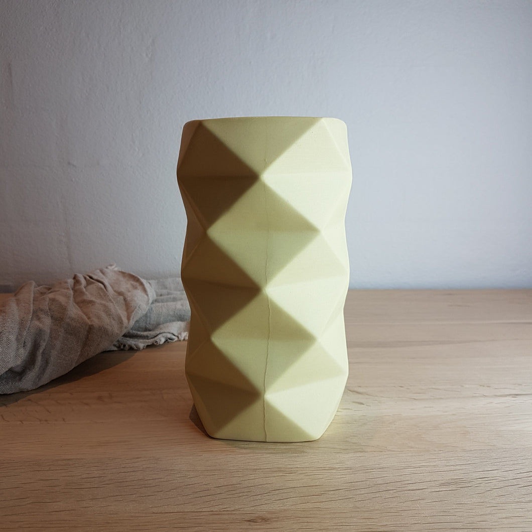 Fold vase H 18,5 cm Ø 10 cm.